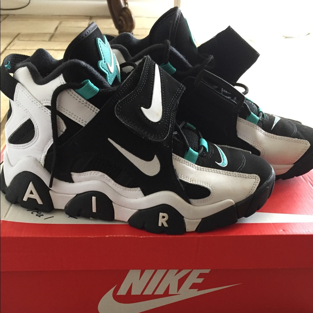 🛑SOLD🛑 Men’s Nike air barrage shoes